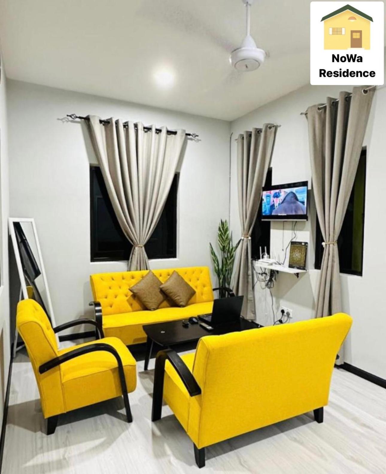 Nowa Residence Rumah Kuning Мерсинг Экстерьер фото